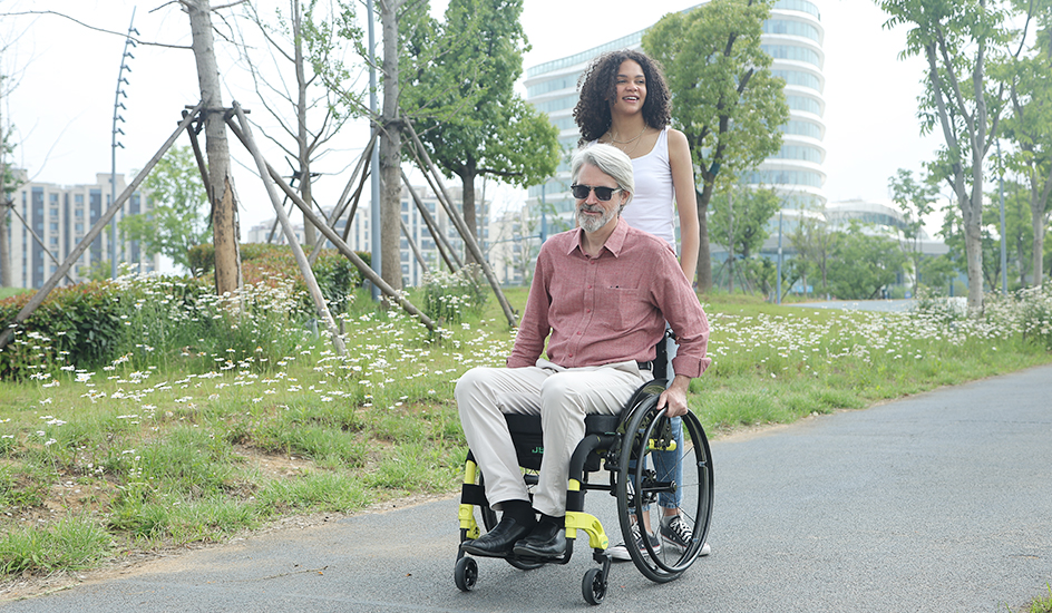 Kursi roda manual S004