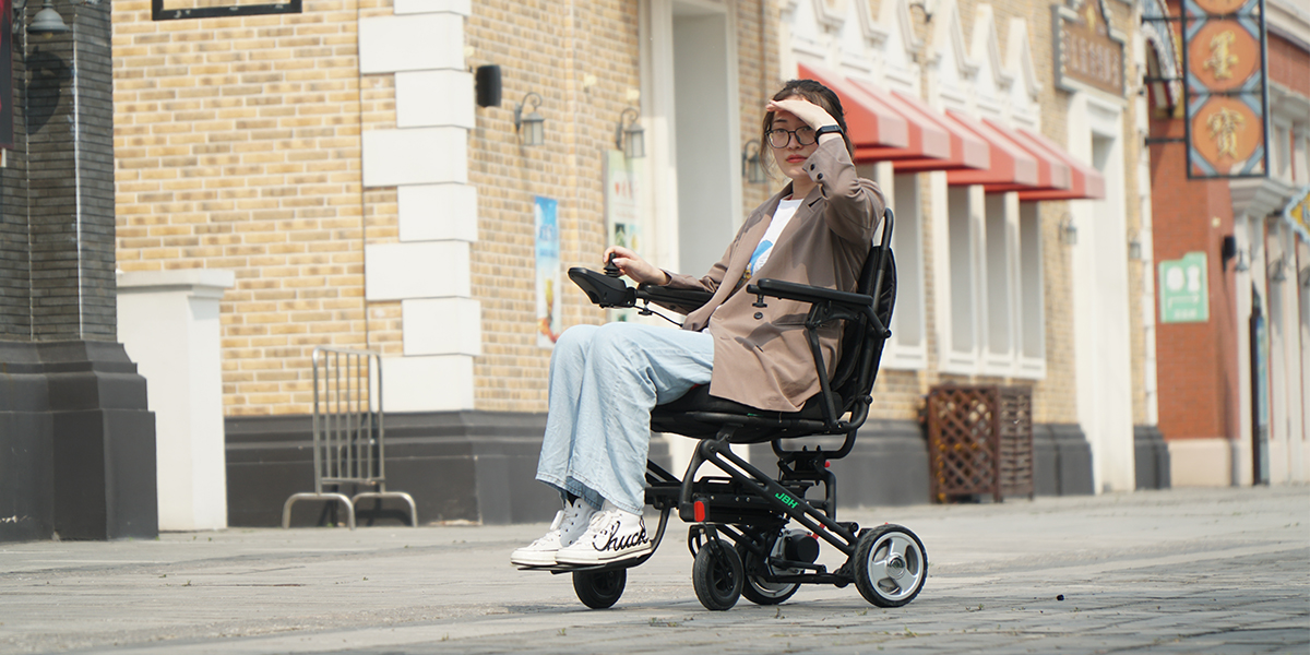 Kursi roda serat karbon