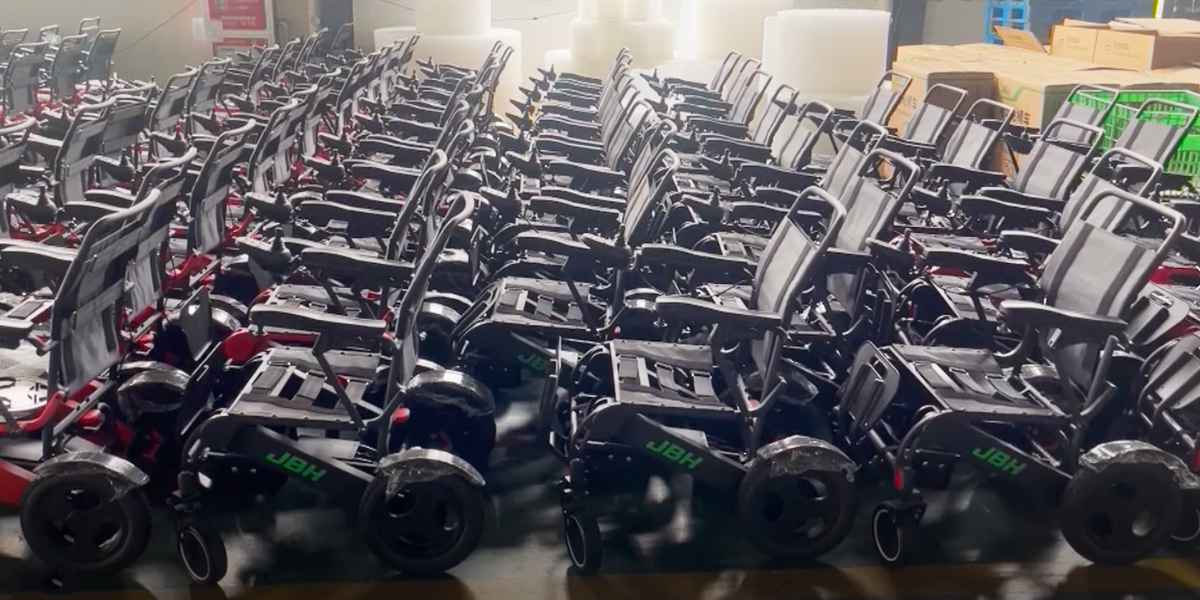 Kursi roda serat karbon