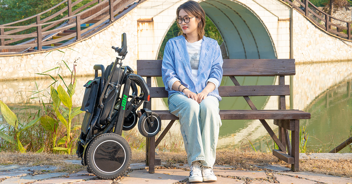 Kursi roda serat karbon DC07