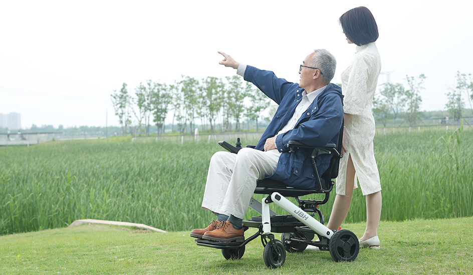 Kursi roda listrik bepergian